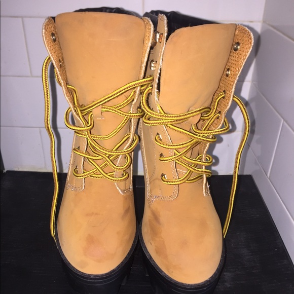 Tan platform ankle bootie👢 - Picture 5 of 8